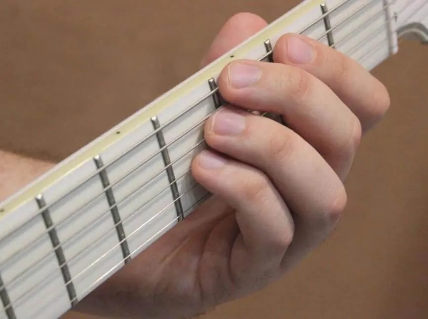 Jak grać na gitarze elektrycznej – łatwe techniki dla początkujących