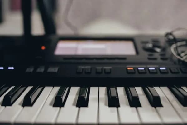 Ile oktaw ma pianino? Odkryj, co skrywa standardowy instrument