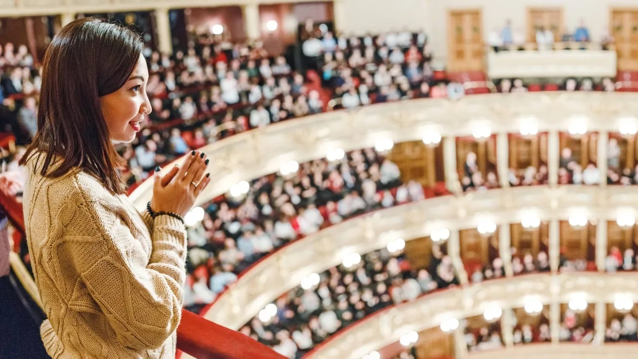 Jak się ubrać na koncert orkiestry symfonicznej, aby nie popełnić błędu