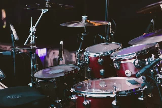 Czy gra na perkusji jest trudna? Odkryj, co naprawdę musisz wiedzieć