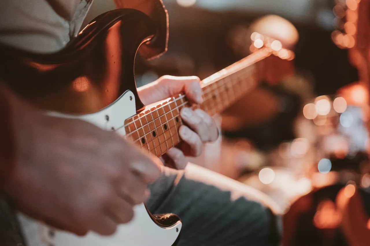 Sześć strun, które zmieniły świat. Fenomen gitary elektrycznej